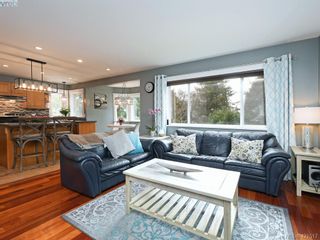 Photo 8: 1370 Charles Pl in VICTORIA: SE Cedar Hill House for sale (Saanich East)  : MLS®# 834275