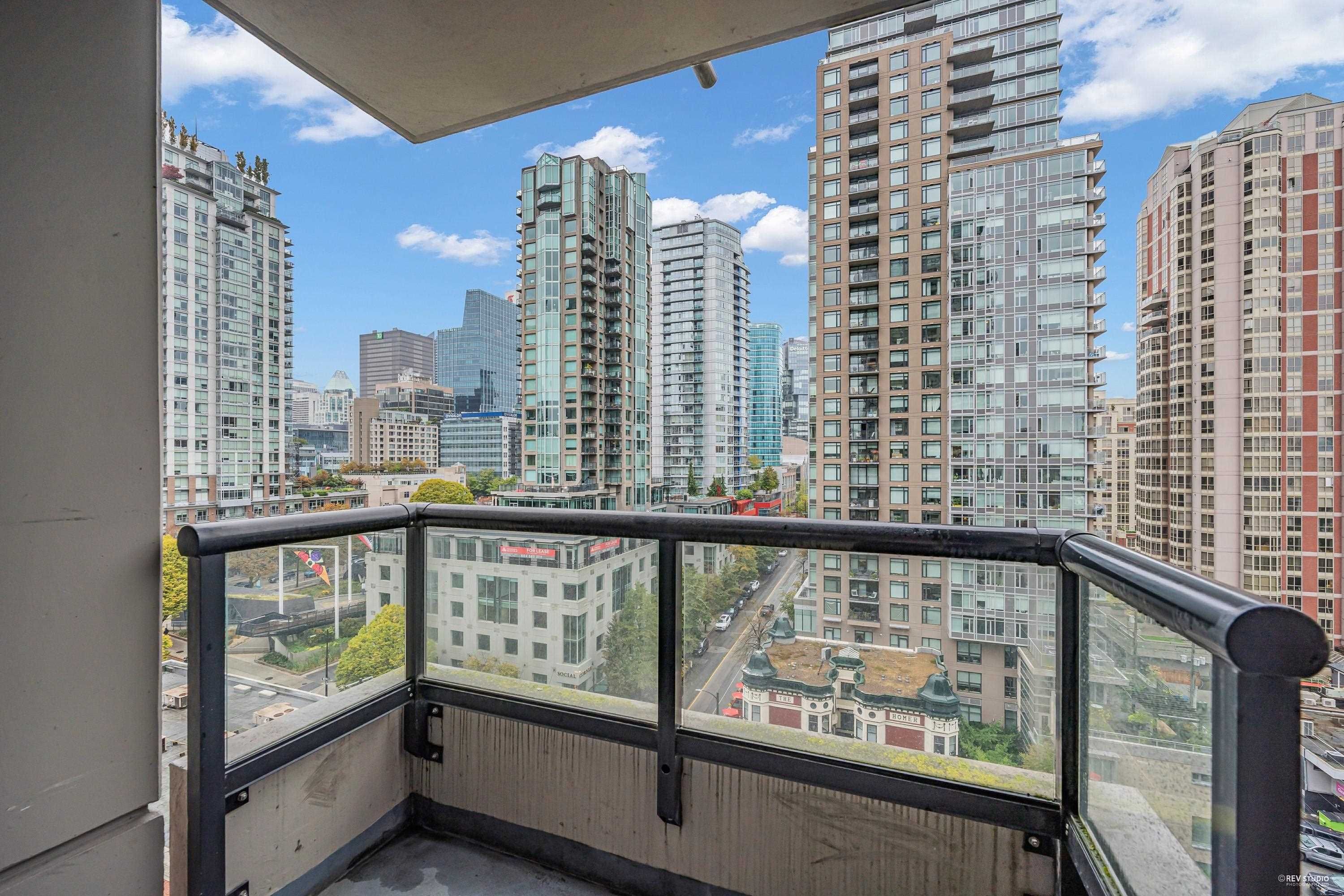 Main Photo: 1304 928 HOMER Street in Vancouver: Yaletown Condo for sale in "YALETOWN PARK 1" (Vancouver West)  : MLS®# R2821614