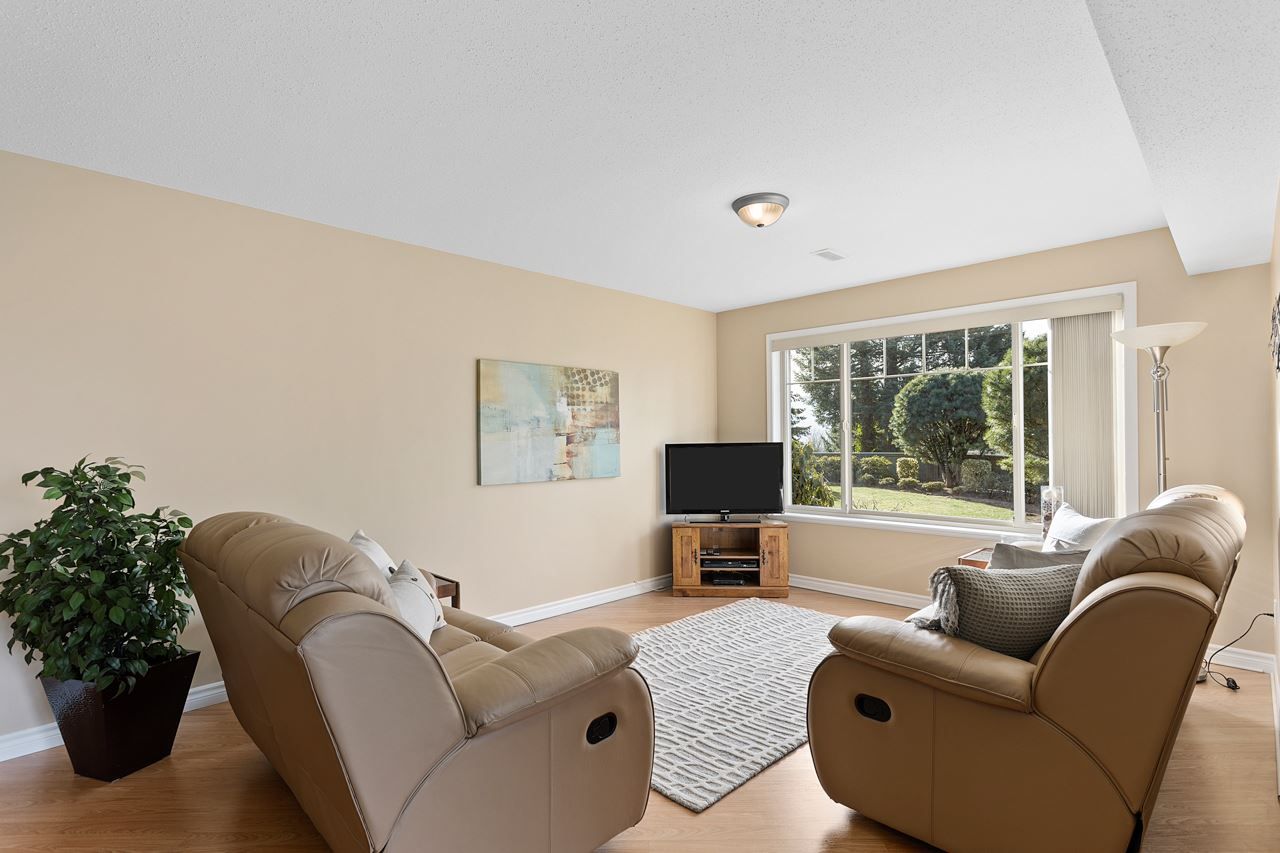 Photo 33: Photos: 7 34159 FRASER Street in Abbotsford: Central Abbotsford Townhouse for sale in "EMERALD PLACE" : MLS®# R2540229