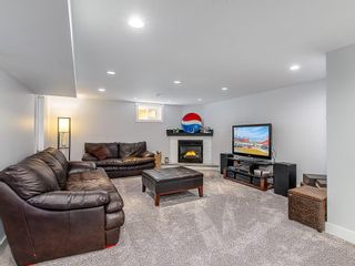 Photo 17: 2012 CROCUS Road NW in Calgary: Charleswood Detached for sale : MLS®# C4253746