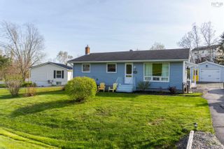 Photo 1: 447 Town Road in Falmouth: Hants County Residential for sale (Annapolis Valley)  : MLS®# 202210723