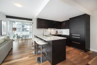 Photo 2: 706 1155 Seymour Street in Vancouver: Downtown VW Condo for sale (Vancouver West)  : MLS®# R2461136
