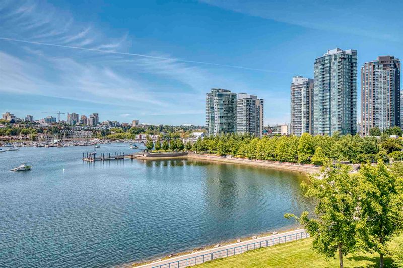 FEATURED LISTING: 705 - 1383 MARINASIDE Crescent Vancouver