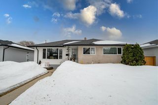 Photo 1: 584 Dunrobin Avenue in Winnipeg: Residential for sale (3D)  : MLS®# 202205664