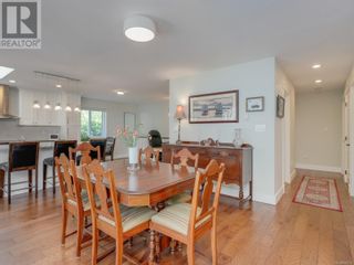 Photo 4: 4224 Oakview Pl in Saanich: House for sale : MLS®# 959779