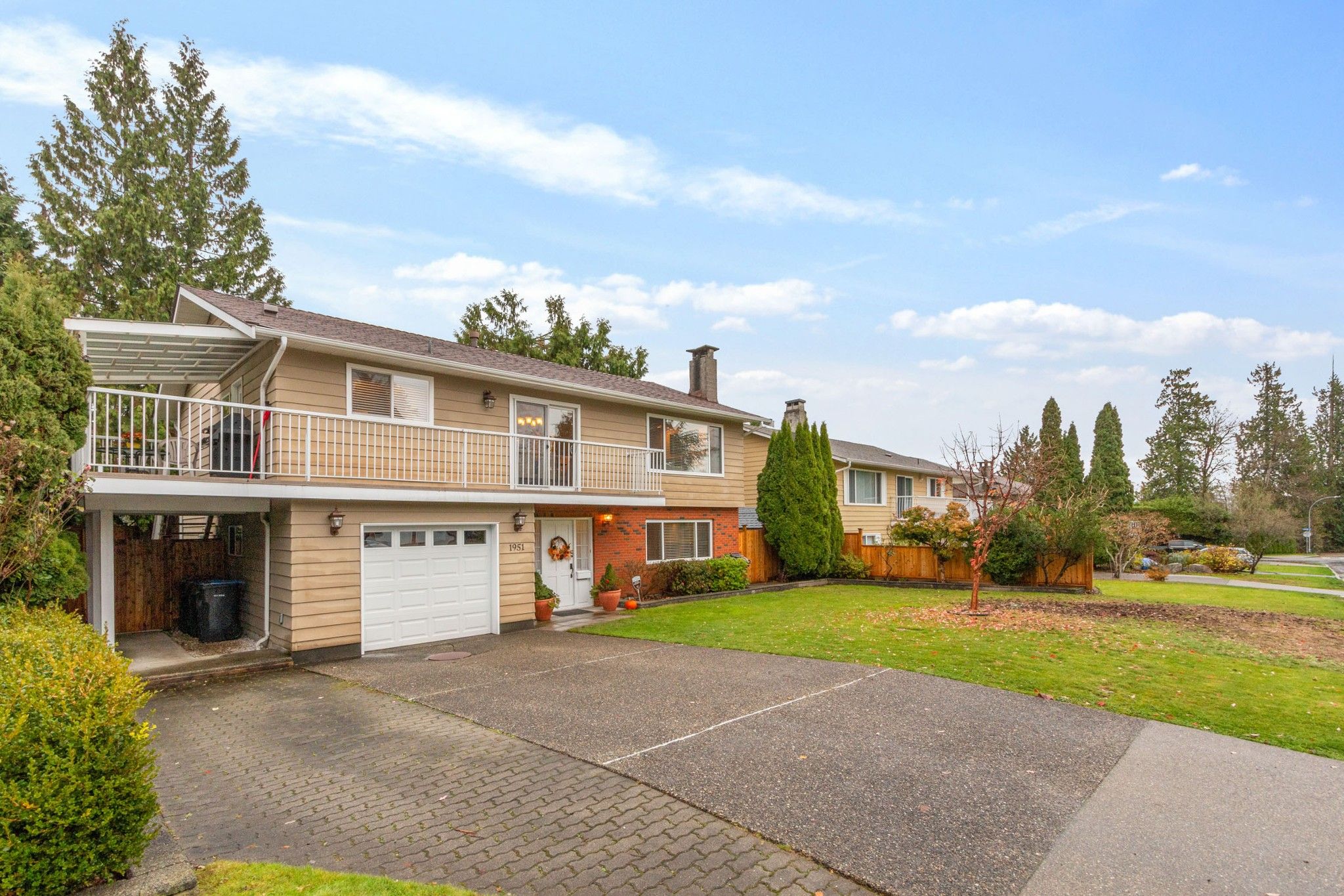 Main Photo: 1951 CONNAUGHT Avenue in Port Coquitlam: Lower Mary Hill House for sale : MLS®# R2632395