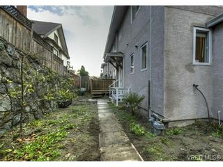 Photo 2: 1 831 Craigflower Rd in VICTORIA: Es Kinsmen Park Row/Townhouse for sale (Esquimalt)  : MLS®# 658952