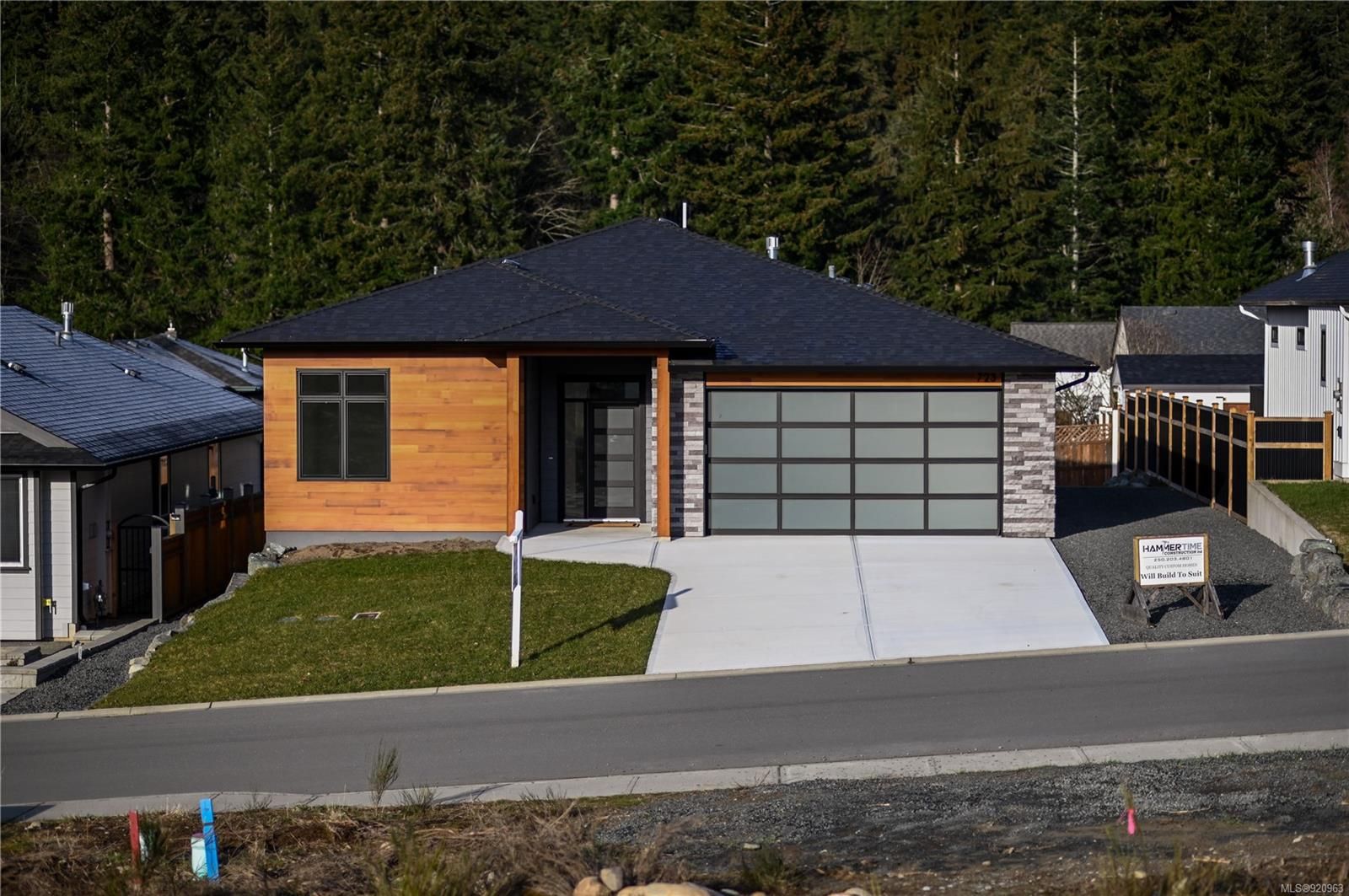 Main Photo: 723 Bushbuck Dr in Campbell River: CR Campbell River Central House for sale : MLS®# 920963