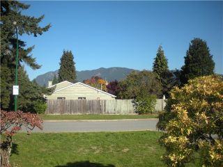 Photo 3: 1427 MCBRIDE ST in North Vancouver: Norgate House for sale : MLS®# V1034024