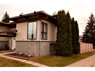 Photo 1: 229 QUEENSLAND Drive SE in Calgary: Queensland House for sale : MLS®# C4022795