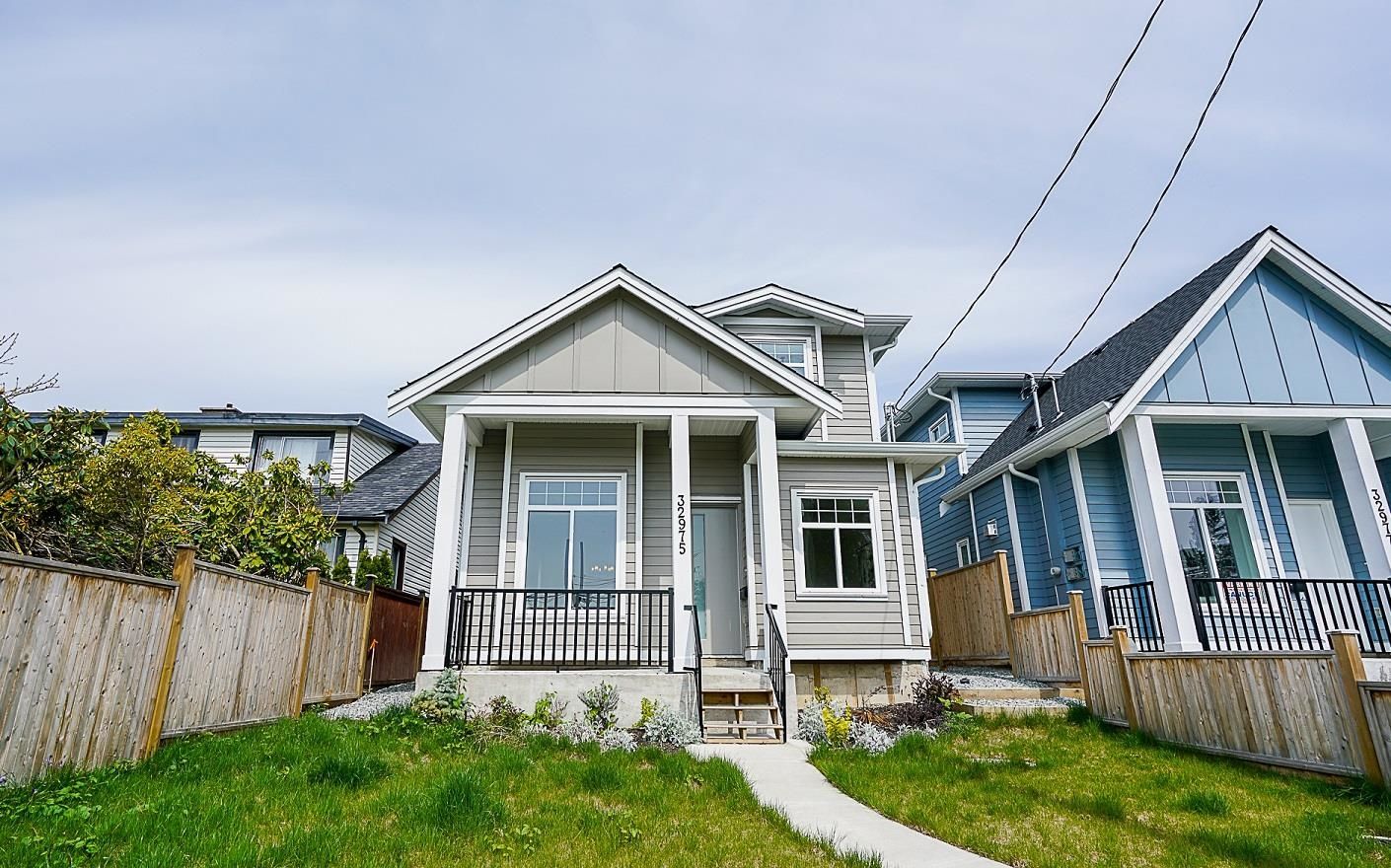 Main Photo: 32975 3RD Avenue in Mission: Mission BC House for sale : MLS®# R2614024