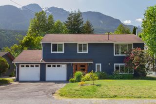Photo 3: 41563 ROD Road in Squamish: Brackendale House for sale : MLS®# R2781800