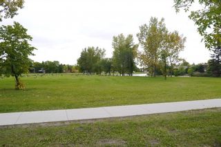 Photo 2: 158 Lake Grove Bay in Winnipeg: Waverley Heights Single Family Detached for sale (South Winnipeg)  : MLS®# 1423298