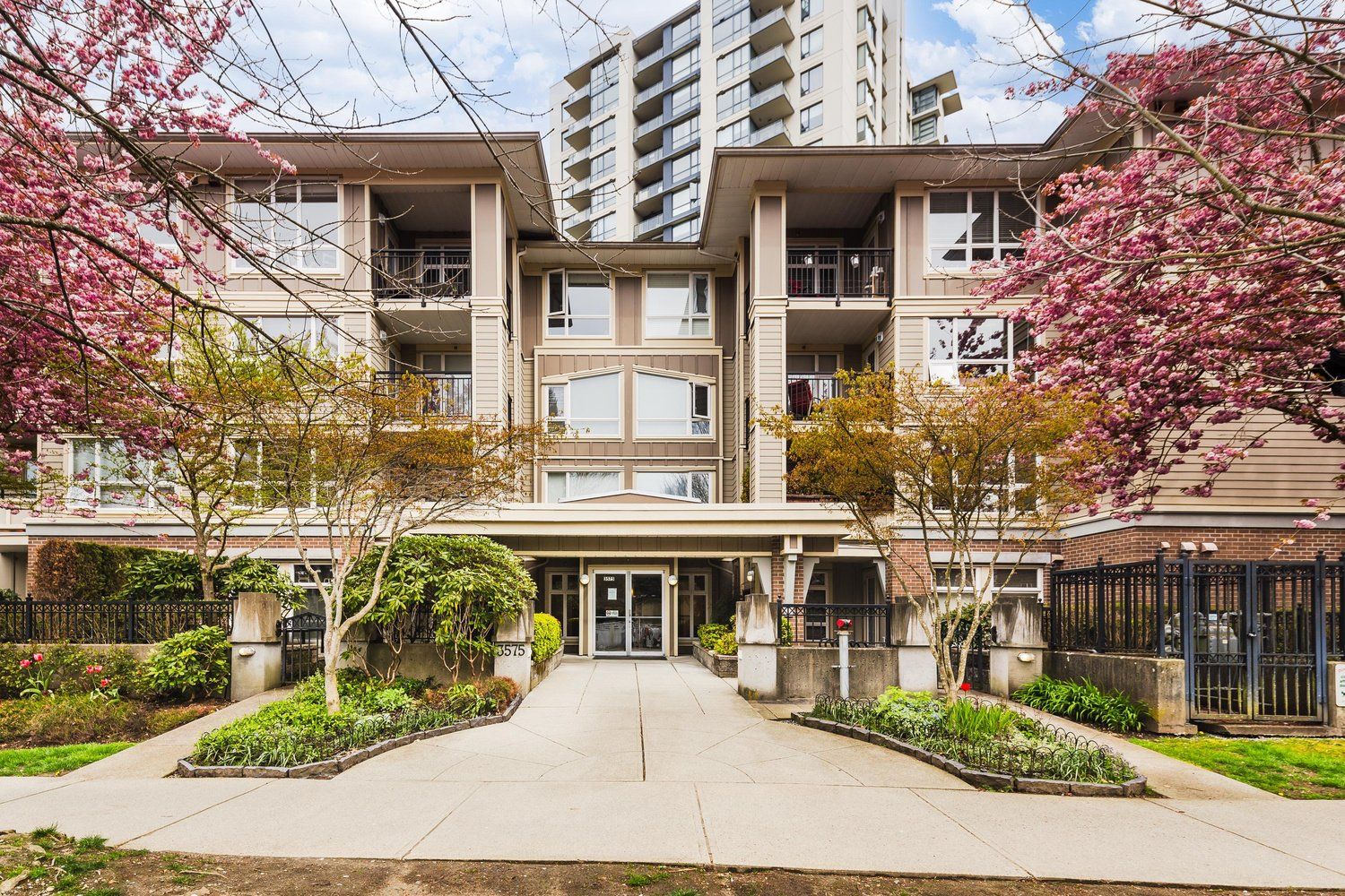 Main Photo: 404 3575 EUCLID Avenue in Vancouver: Collingwood VE Condo for sale in "Montage" (Vancouver East)  : MLS®# R2680426