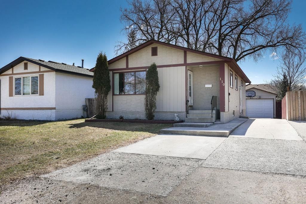 Main Photo: 110 Dorge Drive in Winnipeg: St Norbert Residential for sale (1Q)  : MLS®# 202312058