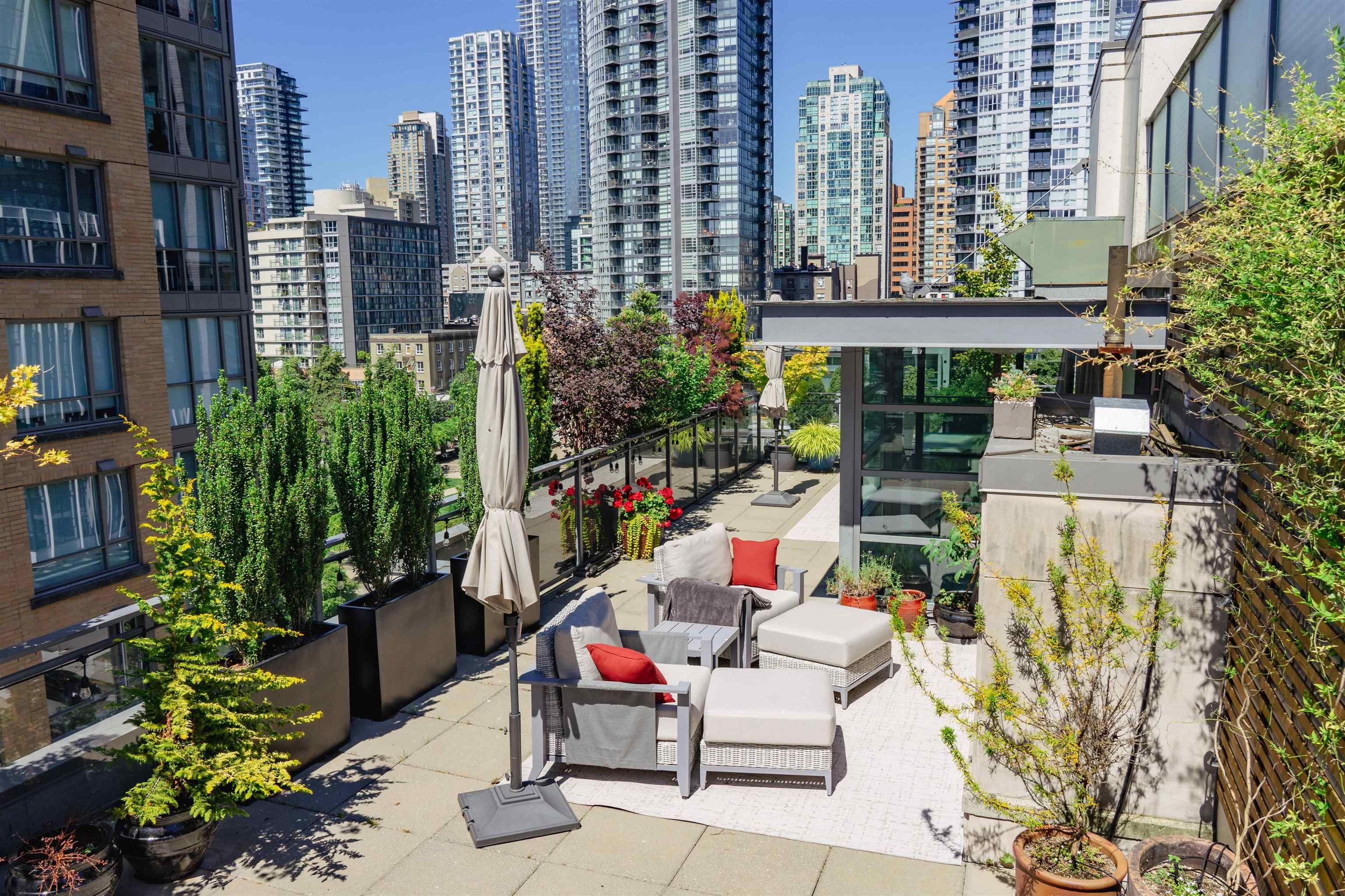 Main Photo: PH602 1168 RICHARDS Street in Vancouver: Yaletown Condo for sale in "PARK LOFTS" (Vancouver West)  : MLS®# R2708770