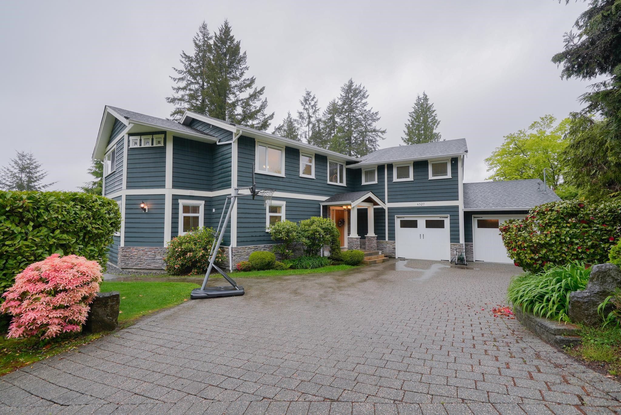 Main Photo: 4527 MARINEVIEW Crescent in North Vancouver: Canyon Heights NV House for sale : MLS®# R2757347