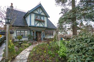 Photo 1: 1697 E 22ND Avenue in Vancouver: Victoria VE House for sale in "CEDAR COTTAGE" (Vancouver East)  : MLS®# R2150016