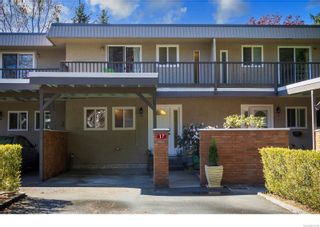 Photo 1: 17 1701 McKenzie Ave in Saanich: SE Mt Tolmie Row/Townhouse for sale (Saanich East)  : MLS®# 962718