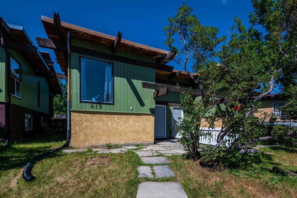 Main Photo: 613 - 615 Sabrina Road SW in Calgary: Southwood Full Duplex for sale : MLS®# A1244966