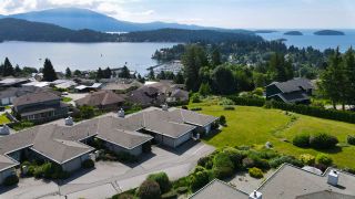 Photo 33: 8 554 EAGLECREST Drive in Gibsons: Gibsons & Area Townhouse for sale in "Georgia Mirage" (Sunshine Coast)  : MLS®# R2474537