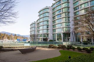Photo 3: 501 1717 BAYSHORE Drive in Vancouver: Coal Harbour Condo for sale (Vancouver West)  : MLS®# R2750039