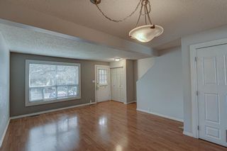 Photo 4: 323 Queenston Heights SE in Calgary: Queensland Row/Townhouse for sale : MLS®# A1203860