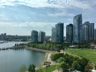 Photo 2: 1501 1383 MARINASIDE CRESCENT in Vancouver: Yaletown Condo for sale (Vancouver West)  : MLS®# R2195736