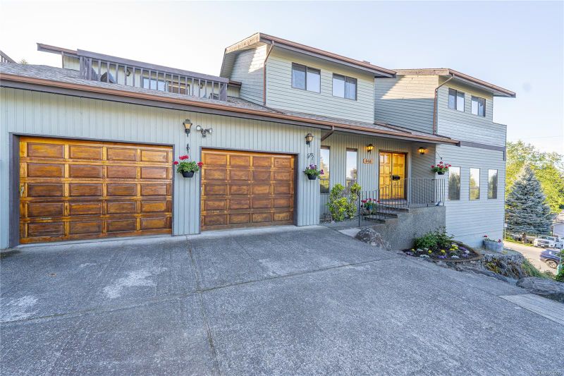 FEATURED LISTING: 645 Cairndale Rd Colwood