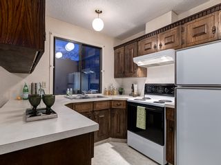 Photo 4: 32 10030 Oakmoor Way SW in Calgary: Oakridge House for sale : MLS®# c4010700