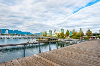 Photo 17: 502 118 ATHLETES Way in Vancouver: False Creek Condo for sale in "Shoreline at the Village on False Creek" (Vancouver West)  : MLS®# R2208955