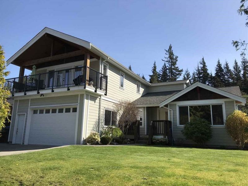 FEATURED LISTING: 1002 CYPRESS Place Squamish
