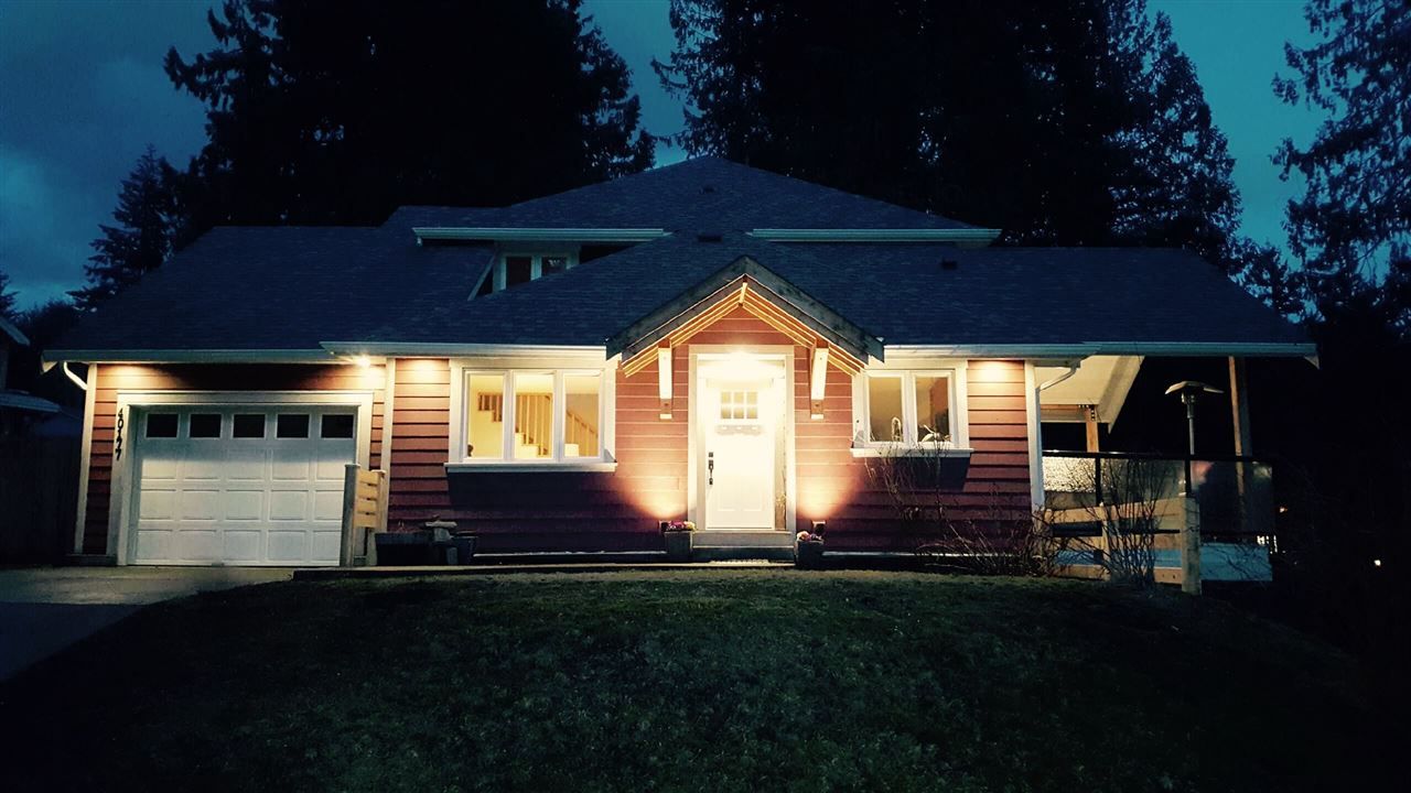 Main Photo: 40177 BILL'S Place in Squamish: Garibaldi Highlands House for sale in "Garibaldi Highland" : MLS®# R2151264