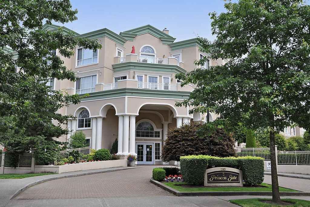 Main Photo: 117 2985 PRINCESS Crescent in Coquitlam: Canyon Springs Condo for sale in "PRINCESS GATE" : MLS®# R2446752