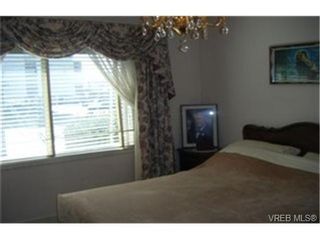 Photo 5:  in VICTORIA: Vi Hillside House for sale (Victoria)  : MLS®# 461356