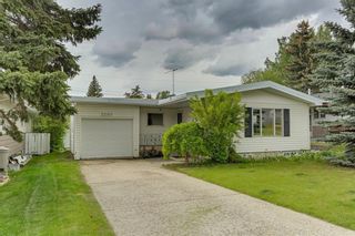 Photo 1: 3207 15 Street NW in Calgary: Collingwood Detached for sale : MLS®# A1214337