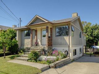 Photo 1: 1466 Denman St in Victoria: Vi Fernwood Half Duplex for sale : MLS®# 839735
