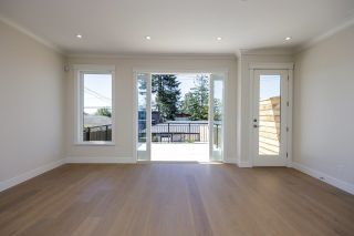 Photo 10: 335 E 6TH Street in North Vancouver: Lower Lonsdale 1/2 Duplex for sale : MLS®# R2875089