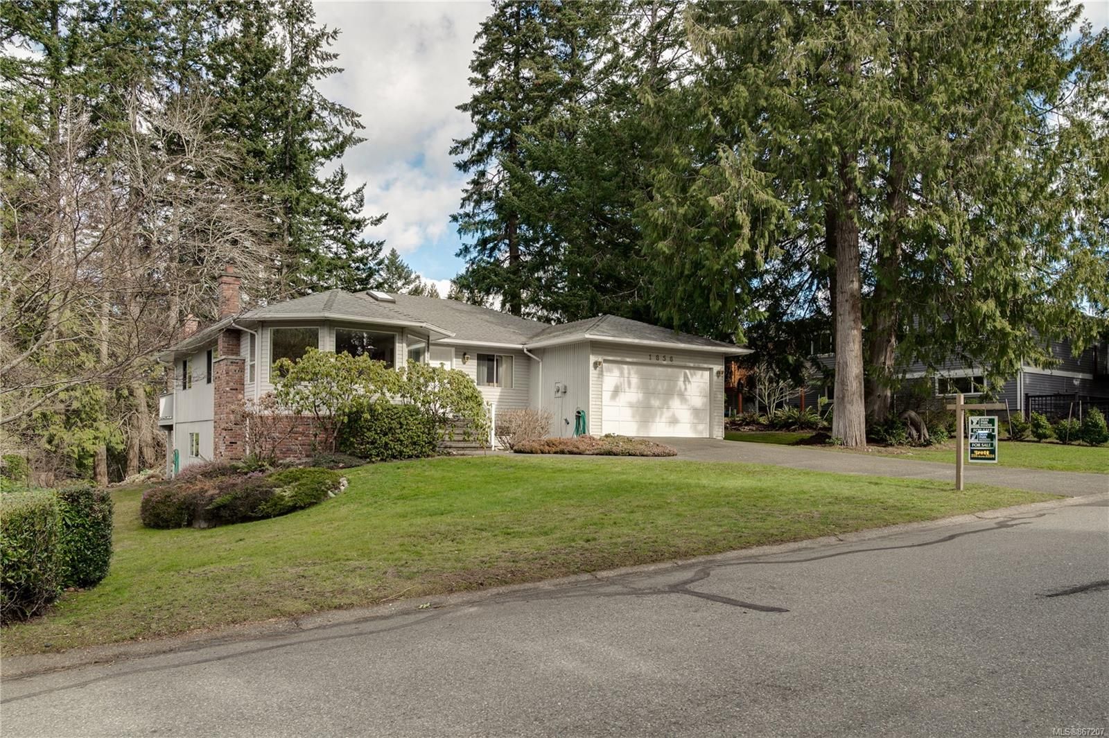 Main Photo: 1656 Mayneview Terr in North Saanich: NS Dean Park House for sale : MLS®# 867207