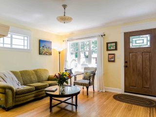 Photo 2: 2269 VENABLES Street in Vancouver: Hastings House for sale (Vancouver East)  : MLS®# R2478519