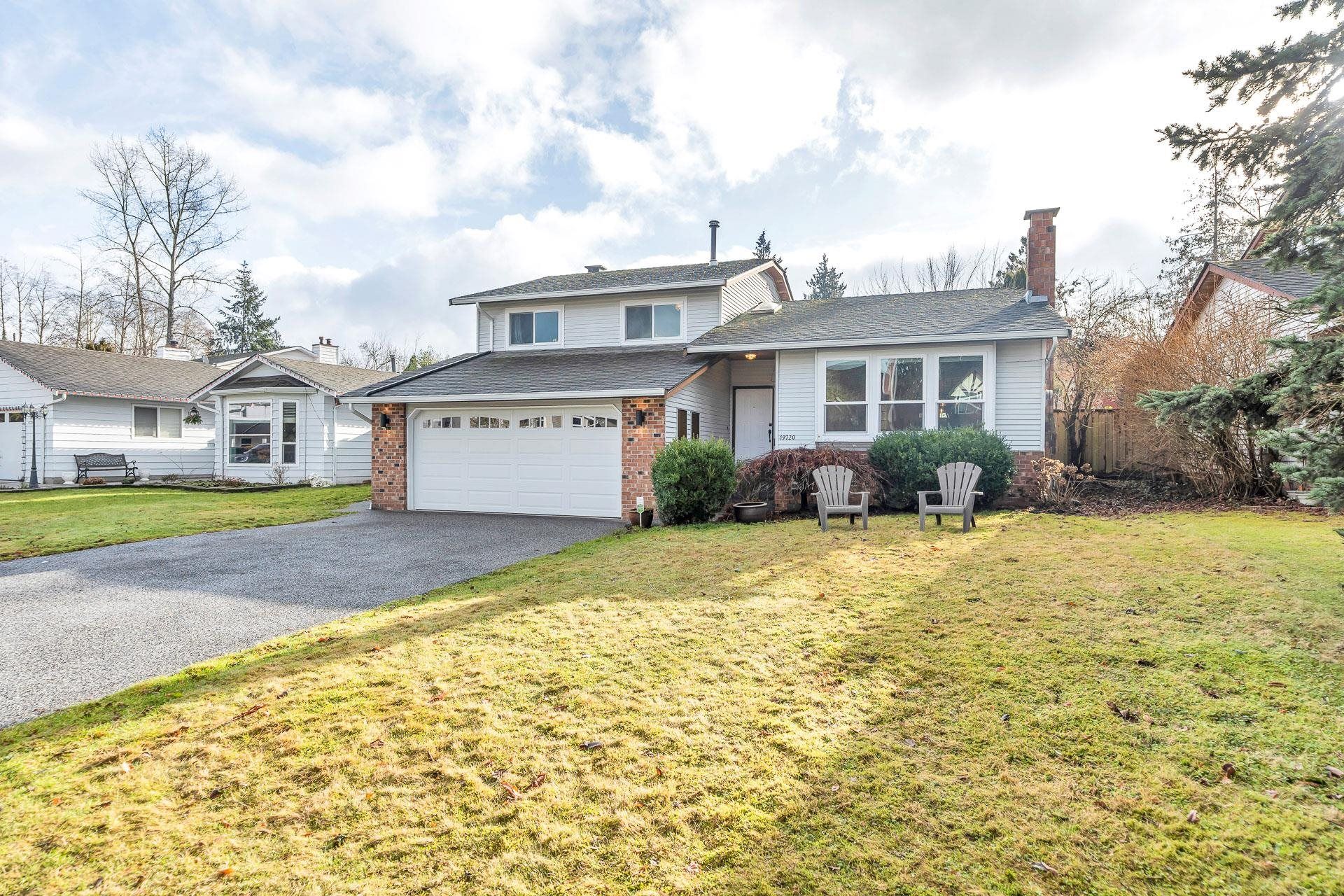 Main Photo: 19720 51 Avenue in Langley: Langley City House for sale in "Eagle Heights" : MLS®# R2747641