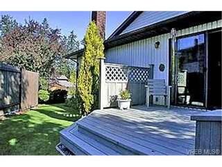 Photo 2: 753 Mapleton Pl in VICTORIA: SW Royal Oak House for sale (Saanich West)  : MLS®# 346393