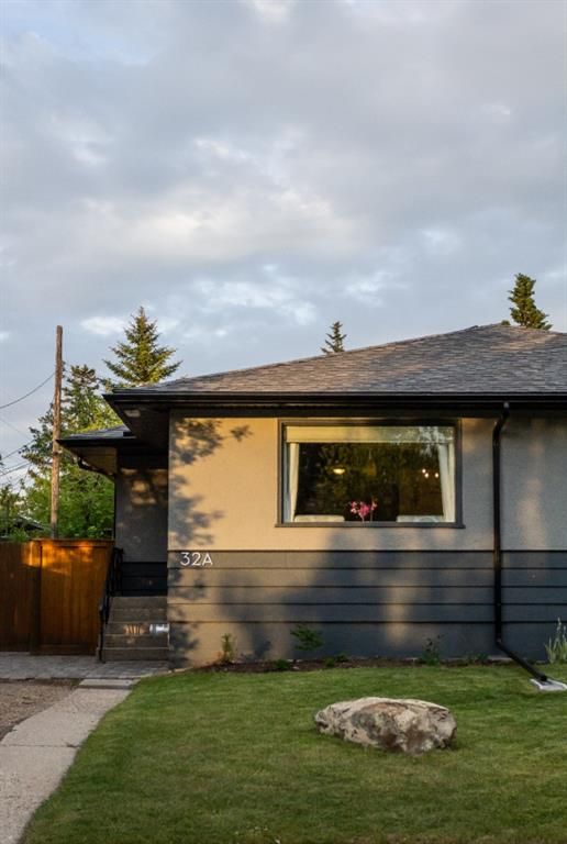 Main Photo: 32A Wellington Place SW in Calgary: Wildwood Semi Detached for sale : MLS®# A1117733