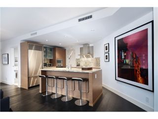 Photo 6: 1701 1111 ALBERNI Street in Vancouver: West End VW Condo for sale in "LIVING SHANGRI-LA VANCOUVER" (Vancouver West)  : MLS®# V1031336
