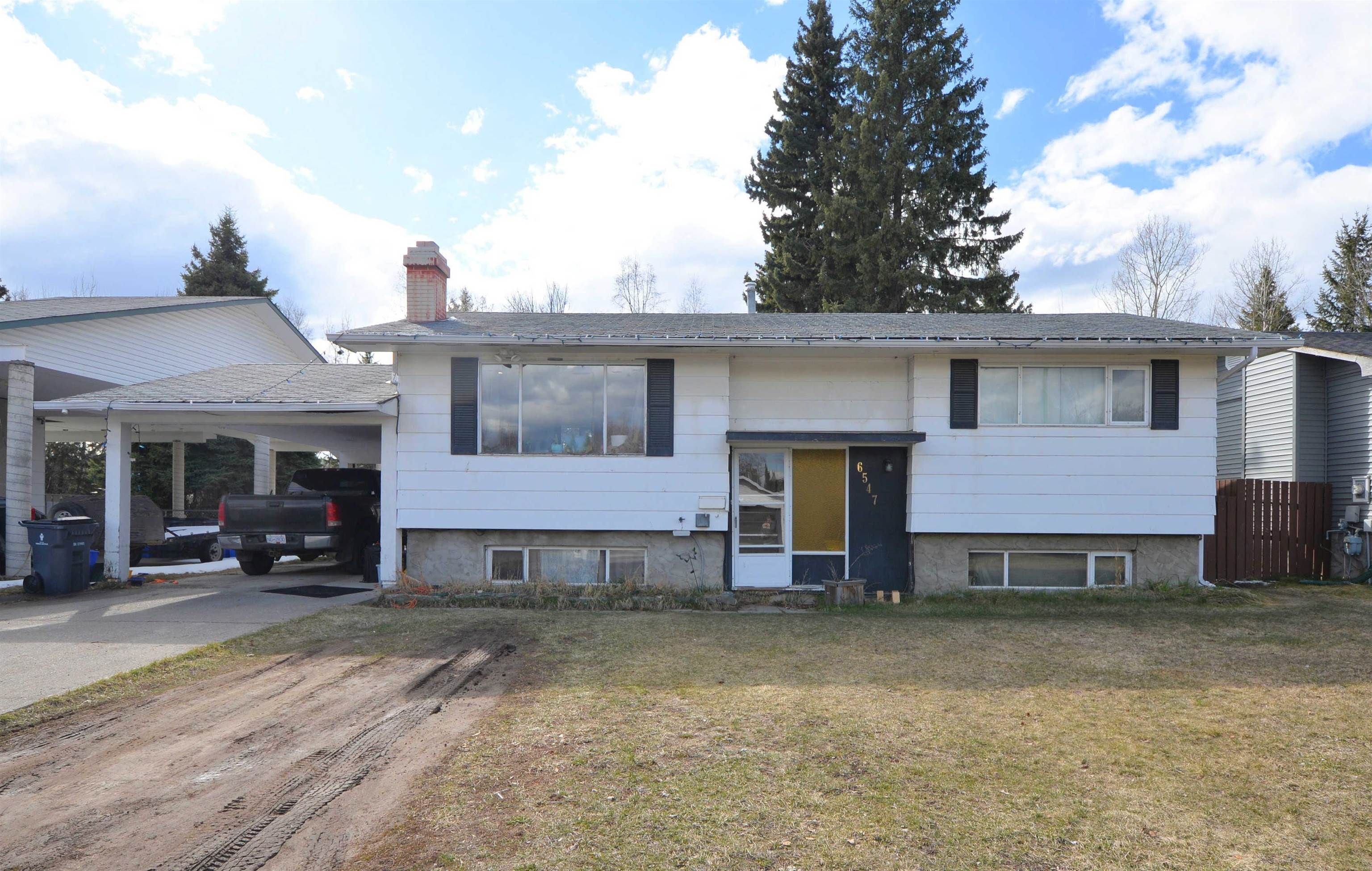 Main Photo: 6547 SIMON FRASER Avenue in Prince George: Lower College Heights House for sale (PG City South West)  : MLS®# R2682998