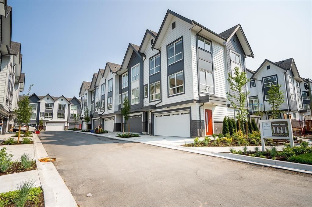 Main Photo: 29 23785 DEWDNEY TRUNK Road in Maple Ridge: East Central Townhouse for sale : MLS®# R2807141