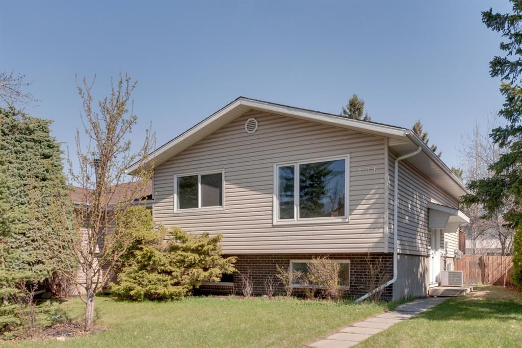 Main Photo: 136 Silvergrove Road NW in Calgary: Silver Springs Semi Detached for sale : MLS®# A1098986