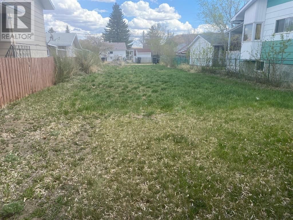 Main Photo: 712 2 Street SW in Drumheller: Vacant Land for sale : MLS®# A1100531