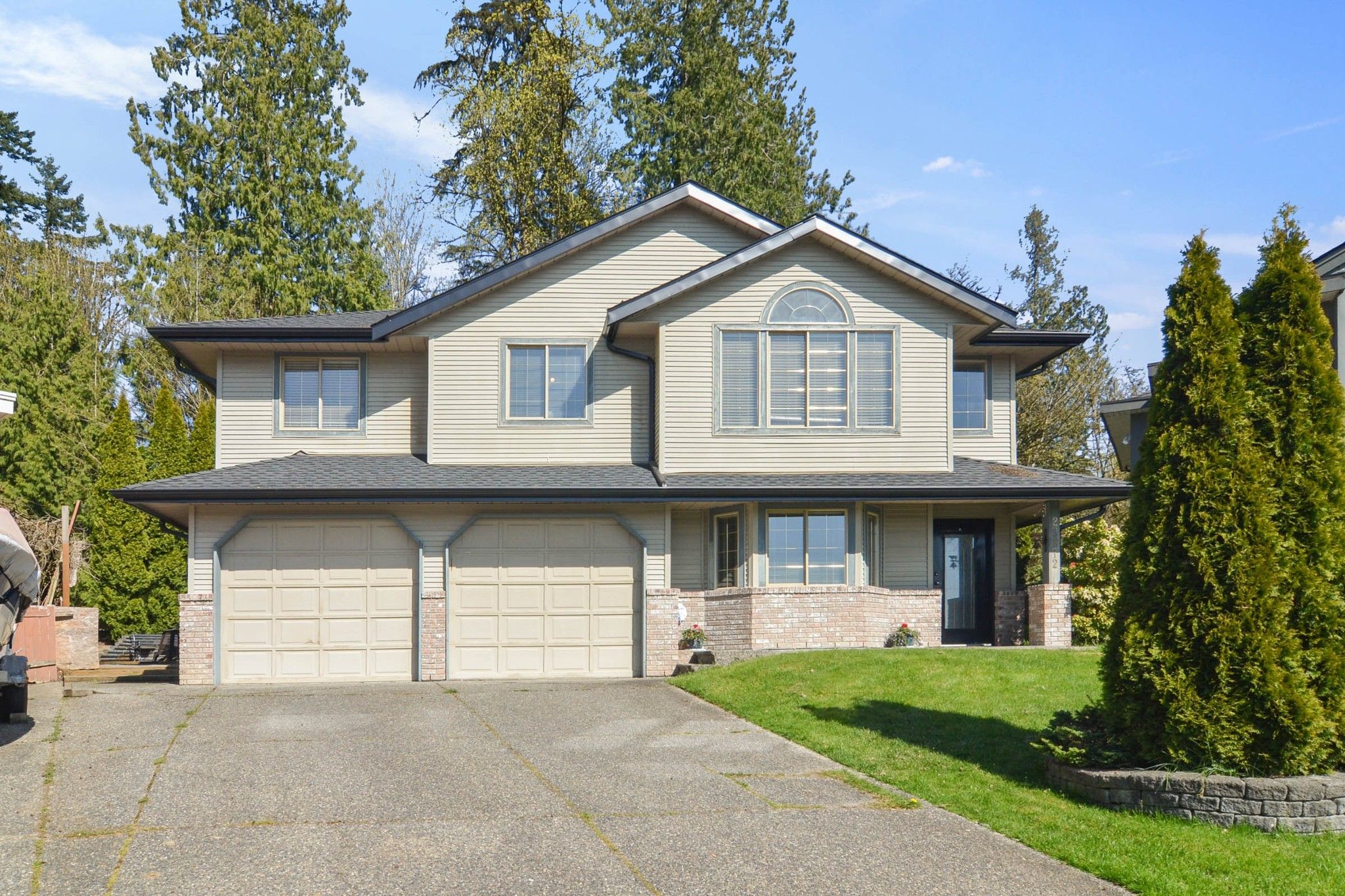 Main Photo: 23812 TAMARACK Place in Maple Ridge: Albion House for sale : MLS®# R2572516