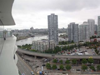 Photo 5: 2007 68 SMITHE Street in Vancouver: Downtown VW Condo for sale in "ONE PACIFIC" (Vancouver West)  : MLS®# R2372618